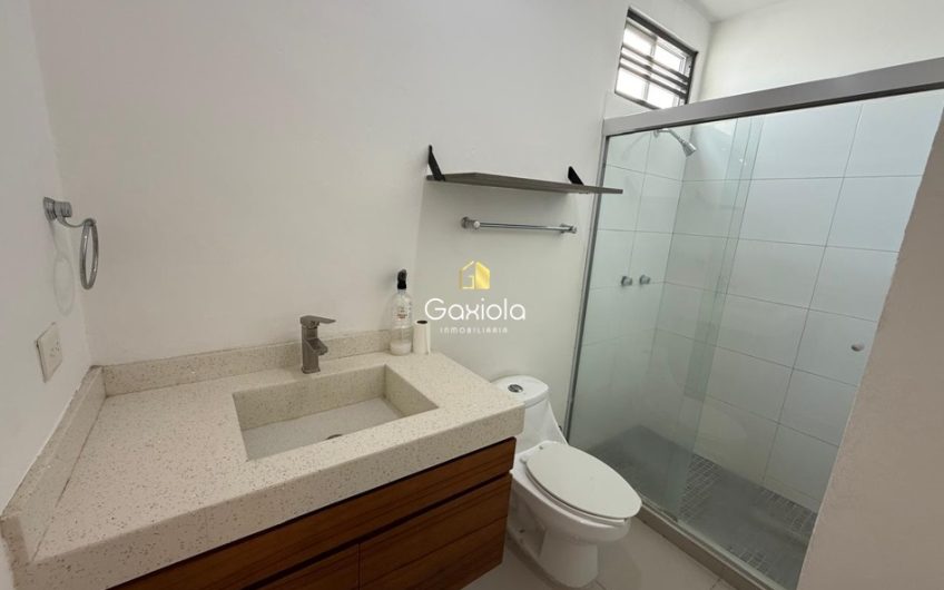 Se RENTA casa en residencial Amorada, con área común y alberca