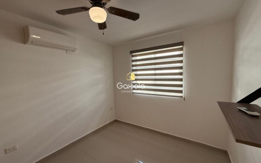 Se RENTA casa en residencial Amorada, con área común y alberca