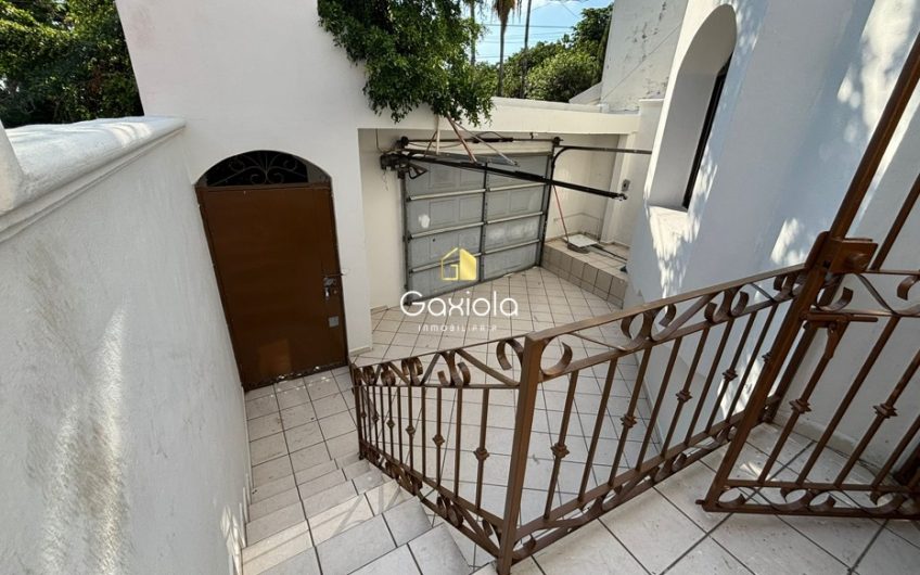 Se VENDE casa de dos pisos, ubicada en Fracc. Cañadas