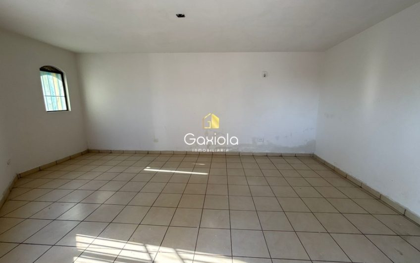 Se VENDE casa de dos pisos, ubicada en Fracc. Cañadas