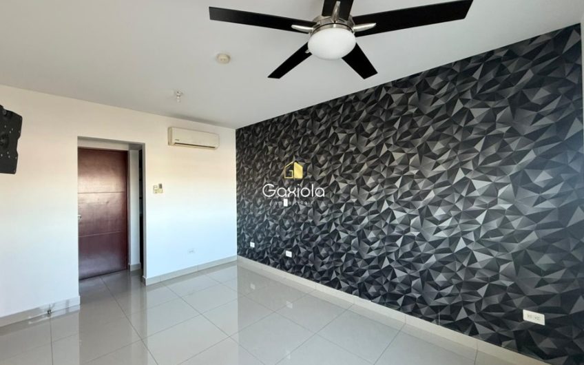 Se RENTA departamento ubicado en Altezza con alberca y roof top con vista a la ciudad