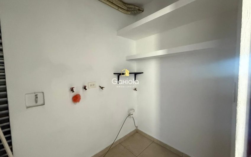 Se RENTA departamento ubicado en Altezza con alberca y roof top con vista a la ciudad