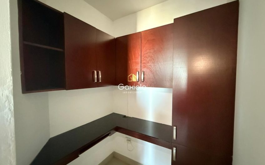 Se RENTA departamento ubicado en Altezza con alberca y roof top con vista a la ciudad