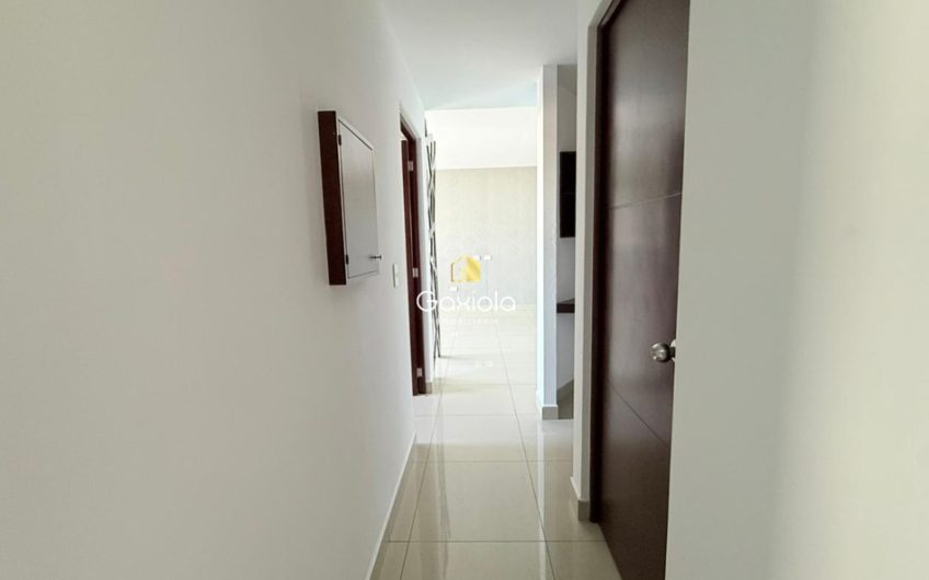 Se RENTA departamento ubicado en Altezza con alberca y roof top con vista a la ciudad